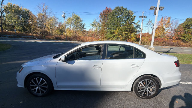 Used 2017 Volkswagen Jetta SE FWD image 8