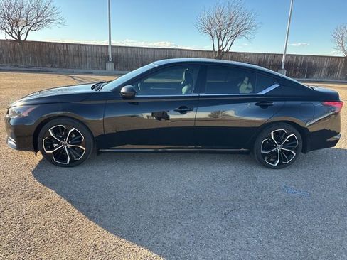 Used 2024 Nissan Altima 2.5 SR w/ SR Premium Package image 3