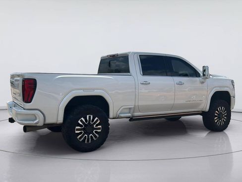 Used 2024 GMC Sierra 2500 Denali Ultimate AWD/4WD image 4