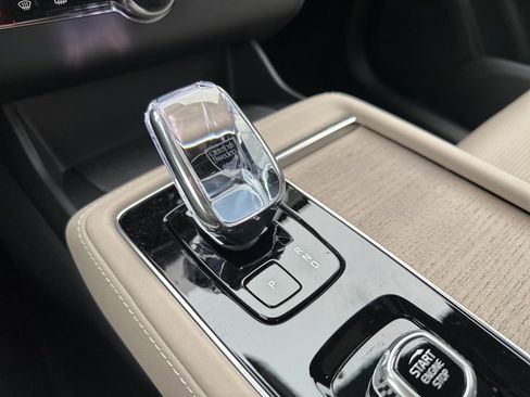 New 2026 Volvo XC90 T8 Ultra image 14