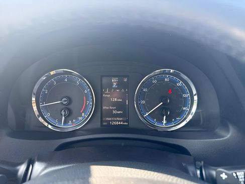 Used 2017 Toyota Corolla SE FWD image 14