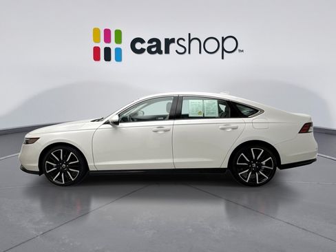 Used 2023 Honda Accord Touring image 2