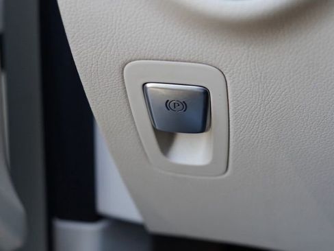 Used 2022 Mercedes-Benz GLC 300 4MATIC w/ Premium Package Lite image 19