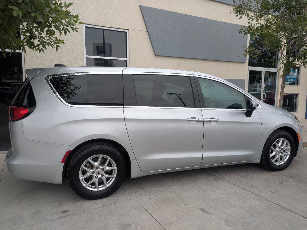 Used 2022 Chrysler Voyager LX FWD image 6