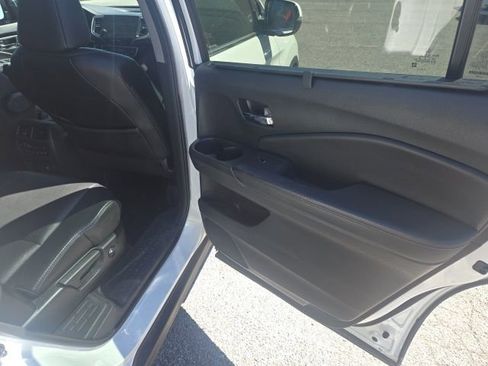 Used 2021 Honda Pilot Touring image 8