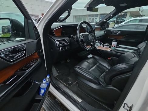 Used 2019 Lincoln Navigator L Reserve AWD/4WD image 7