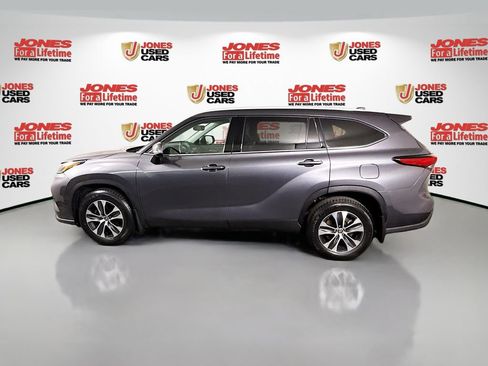 Used 2022 Toyota Highlander XLE image 14
