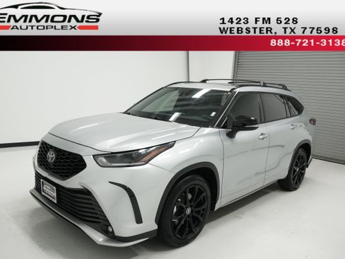 Used 2021 Toyota Highlander XSE FWD image 1
