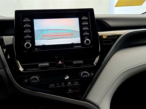 Used 2022 Toyota Camry LE w/ Carpet Mat Package (TMS) image 31