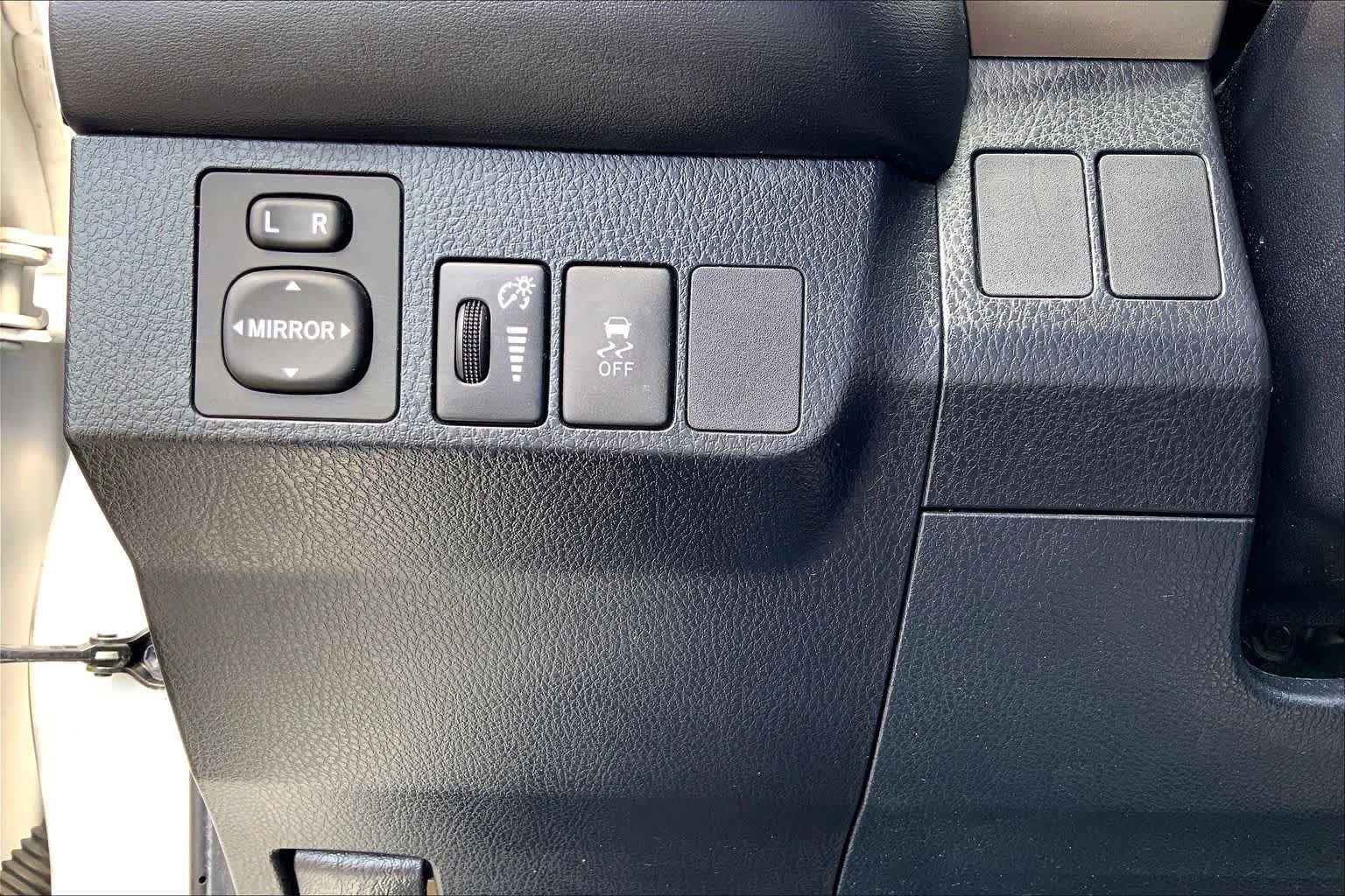 Used 2013 Toyota RAV4 XLE FWD image 33