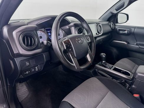 Used 2023 Toyota Tacoma TRD Off-Road image 9