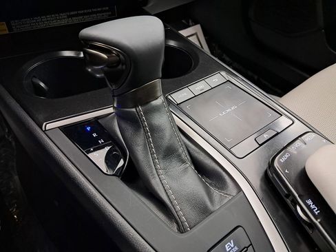 Used 2020 Lexus UX 250h w/ Premium Package image 28