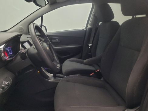 Used 2020 Chevrolet Trax LS w/ Tint and Cruise Package FWD image 17