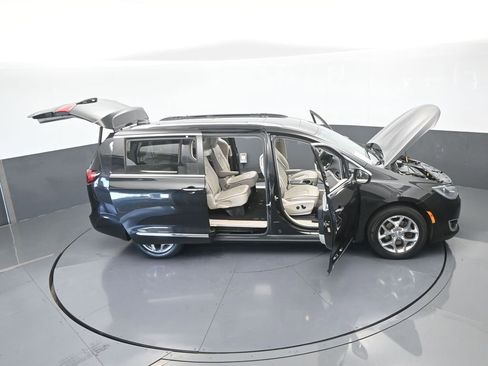 Used 2019 Chrysler Pacifica Limited image 73