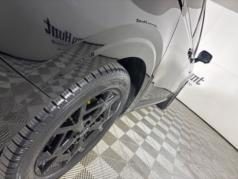 Used 2025 Kia Carnival SX Prestige image 34