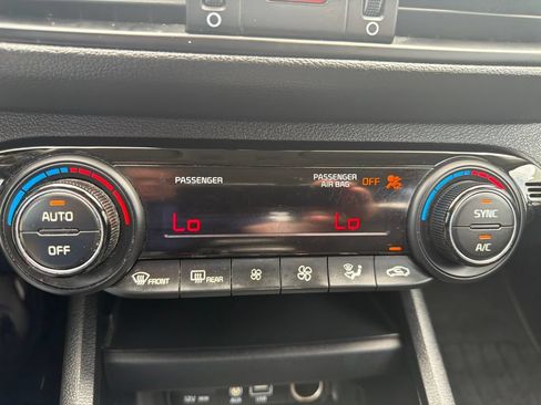 Used 2019 Kia Forte LXS FWD image 12
