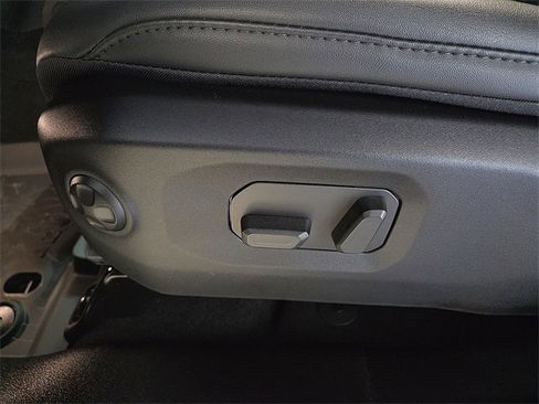 New 2026 Jeep Gladiator Rubicon w/ Steel Bumper Group image 15