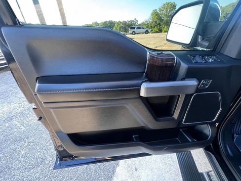 Used 2017 Ford F150 Platinum w/ Equipment Group 701A Luxury AWD/4WD image 24