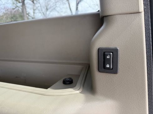 Used 2003 HUMMER H2 w/ Preferred Equipment Group image 36