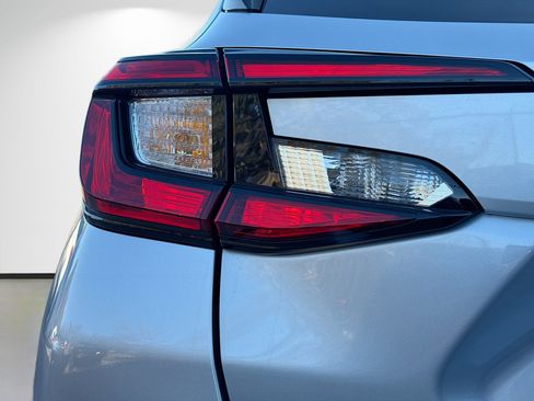 Used 2024 Subaru Crosstrek 2.0i Premium image 10