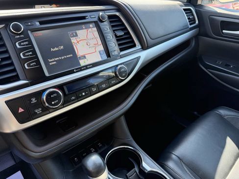 Used 2017 Toyota Highlander SE AWD/4WD image 17