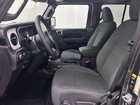 New 2025 Jeep Gladiator Sport image 12