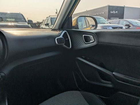 Used 2020 Kia Soul S FWD image 14