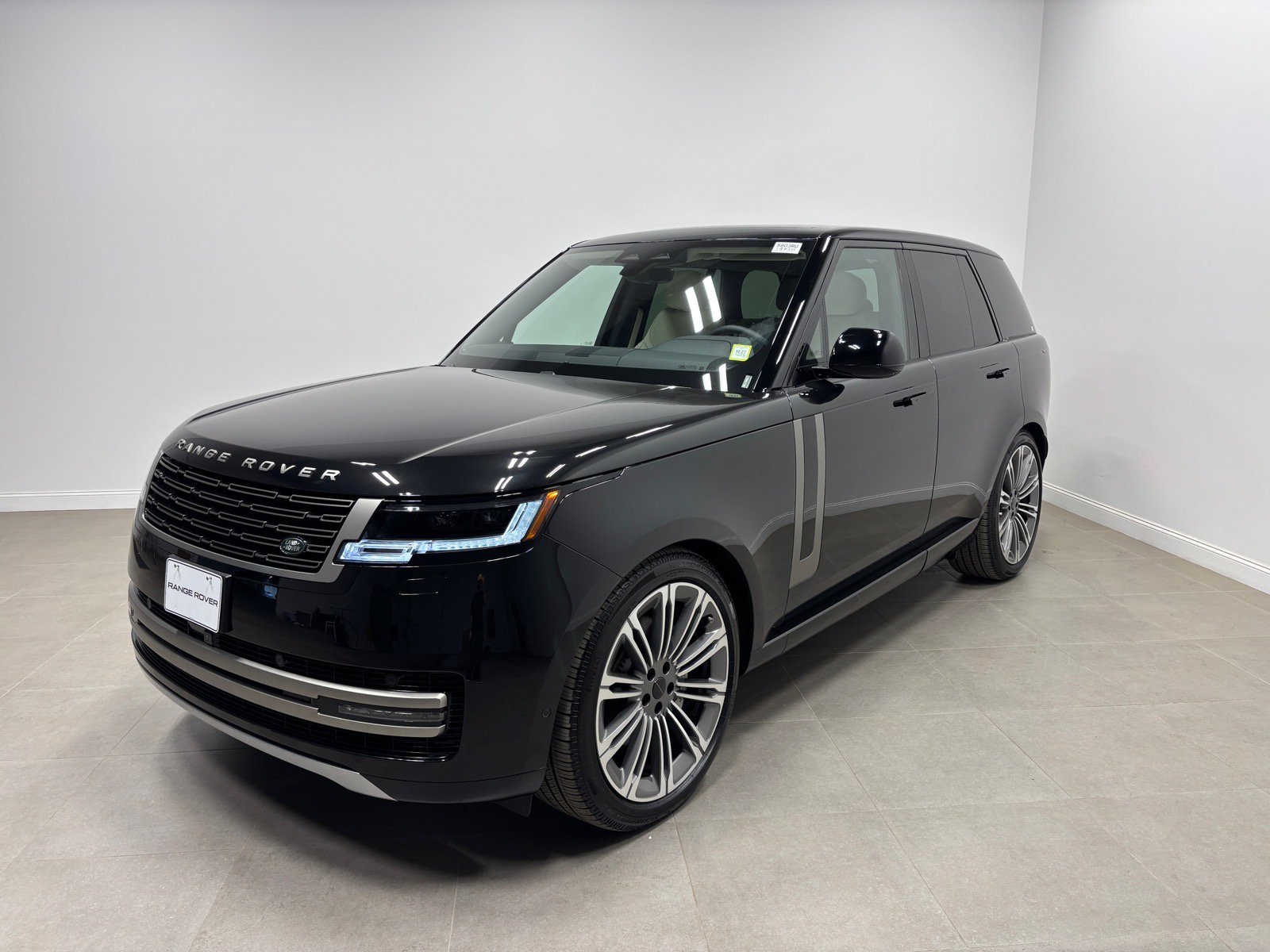 Used 2026 Land Rover Range Rover SE AWD/4WD image 1