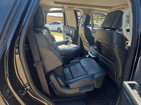 Used 2025 Ford Expedition Platinum AWD/4WD image 15