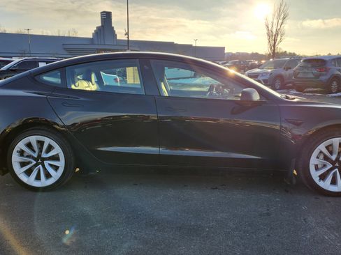 Used 2022 Tesla Model 3 image 18