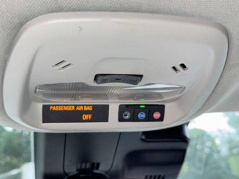 Used 2025 Chevrolet Trax LS w/ LS Convenience Package FWD image 19