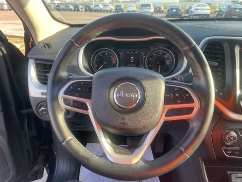 Used 2018 Jeep Cherokee Latitude Plus image 23