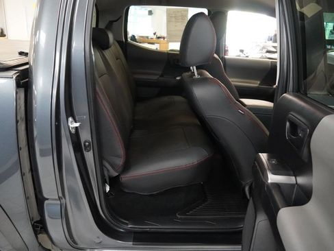 Used 2022 Toyota Tacoma SR5 AWD/4WD image 24