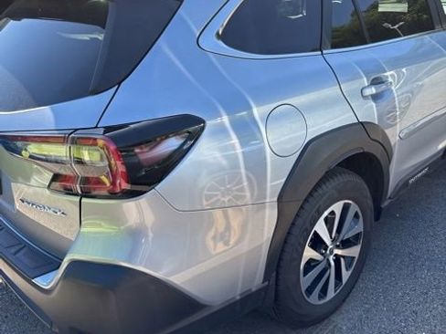 Used 2025 Subaru Outback Premium AWD/4WD image 12