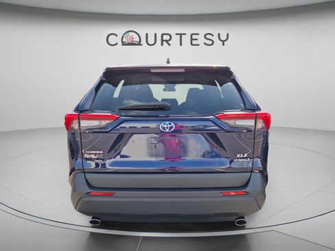 Certified 2022 Toyota RAV4 XLE AWD/4WD image 2