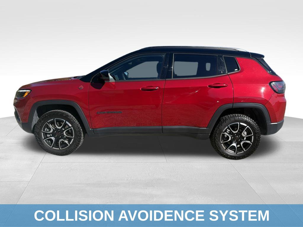 Used 2025 Jeep Compass Trailhawk w/ Trailhawk Elite Group AWD/4WD image 13