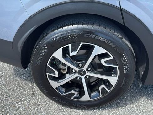 Used 2025 Kia Sportage EX image 11