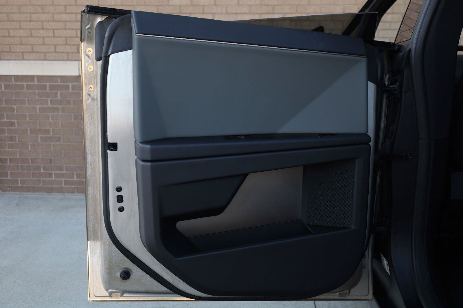 Used 2025 Tesla Cybertruck 2WD Crew Cab image 21