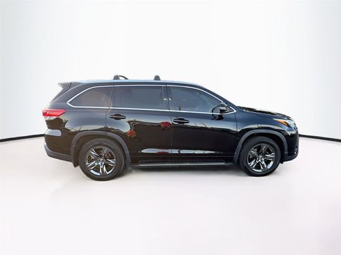 Used 2017 Toyota Highlander Limited Platinum image 8