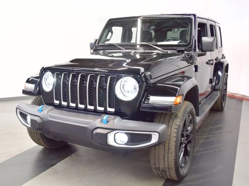 Used 2022 Jeep Wrangler Unlimited Sahara image 5