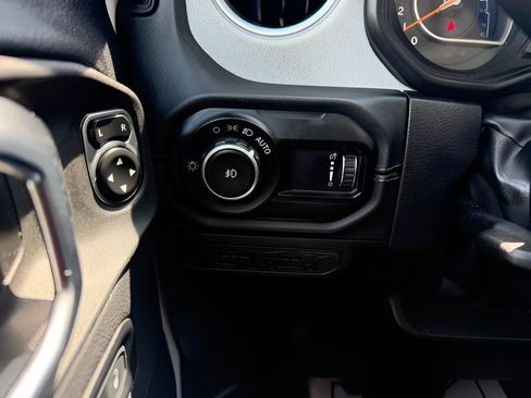 Used 2025 Jeep Wrangler Unlimited Sahara AWD/4WD image 15