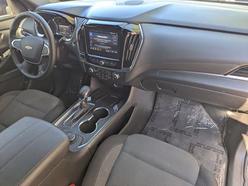 Used 2023 Chevrolet Traverse LT image 10