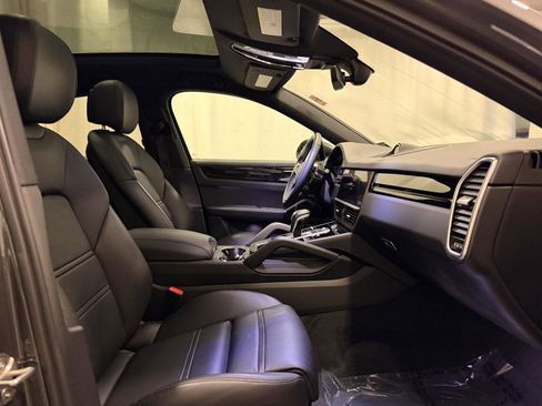 Used 2023 Porsche Cayenne Coupe image 16
