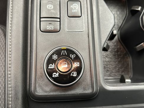 Used 2024 Nissan Pathfinder S AWD/4WD image 21