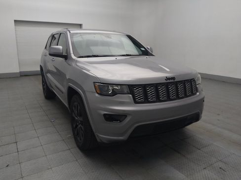 Used 2019 Jeep Grand Cherokee Altitude image 13