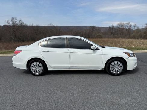 Used 2011 Honda Accord LX image 4