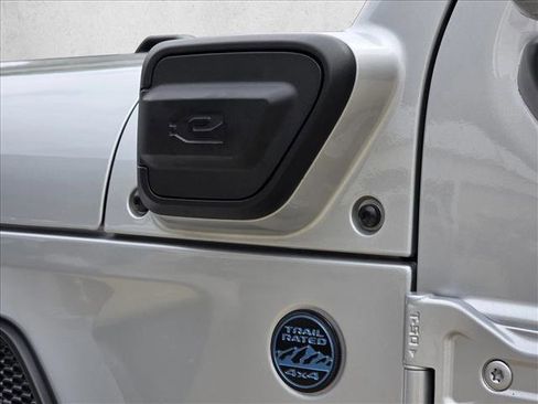 Used 2022 Jeep Wrangler Unlimited Sahara AWD/4WD image 10