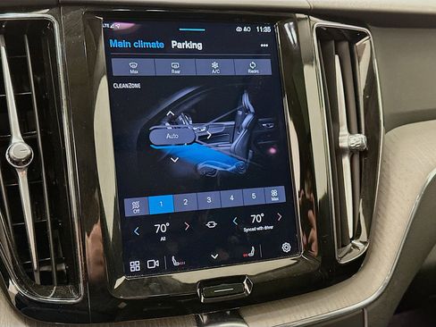 Used 2025 Volvo XC60 B5 Plus image 24