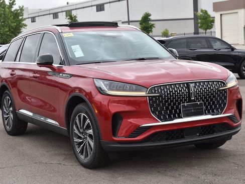 New 2026 Lincoln Aviator AWD image 3