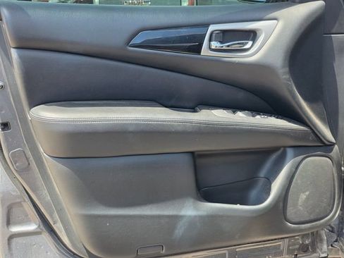 Used 2020 Nissan Pathfinder S FWD image 16